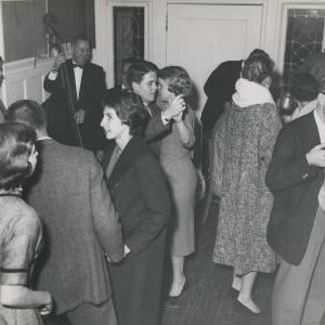 圣全球十大网赌正规平台Psi Upsilon举办的派对(摄影师不详，1958年)